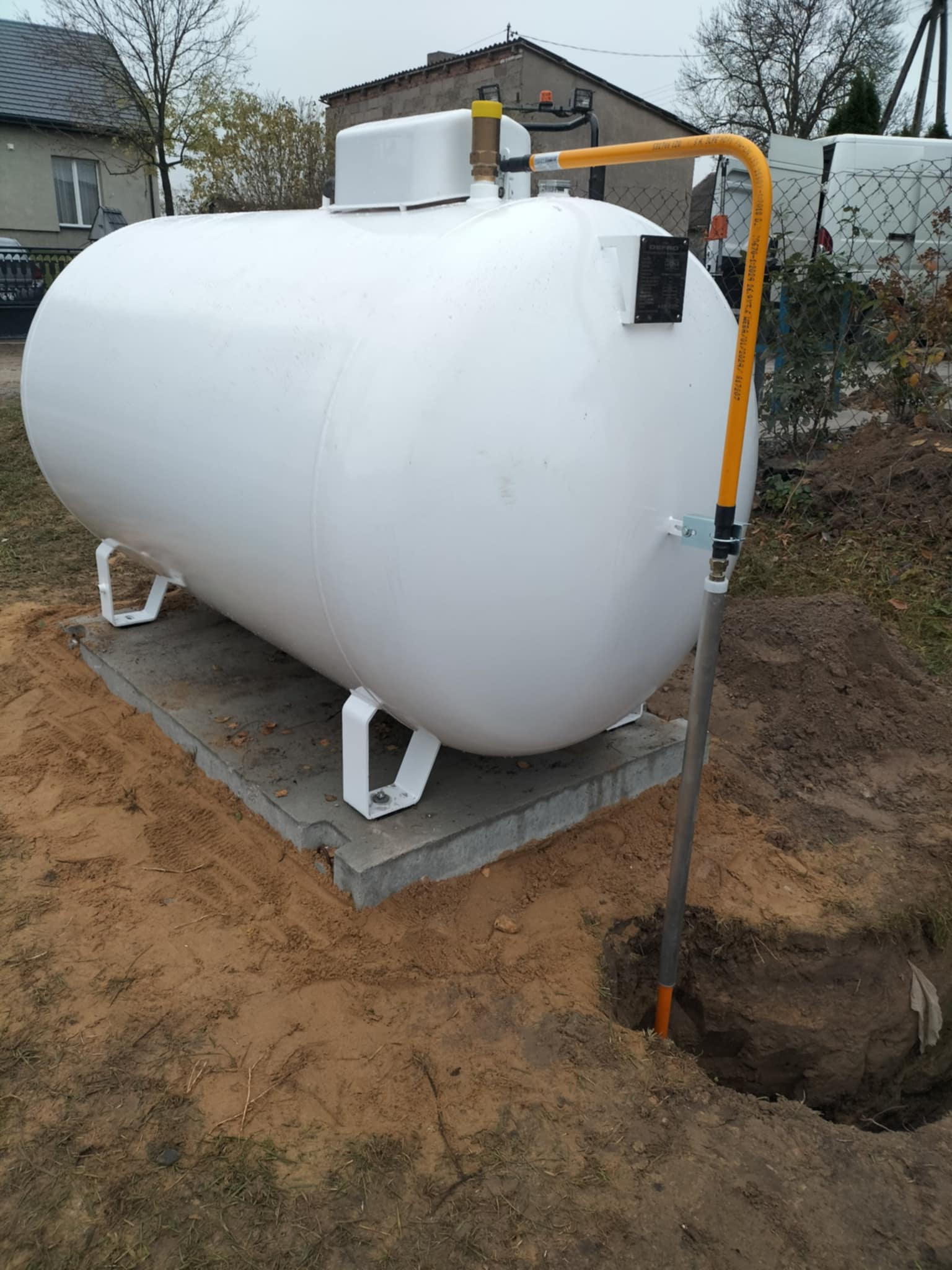 Zbiornik + przyłącze gazowe